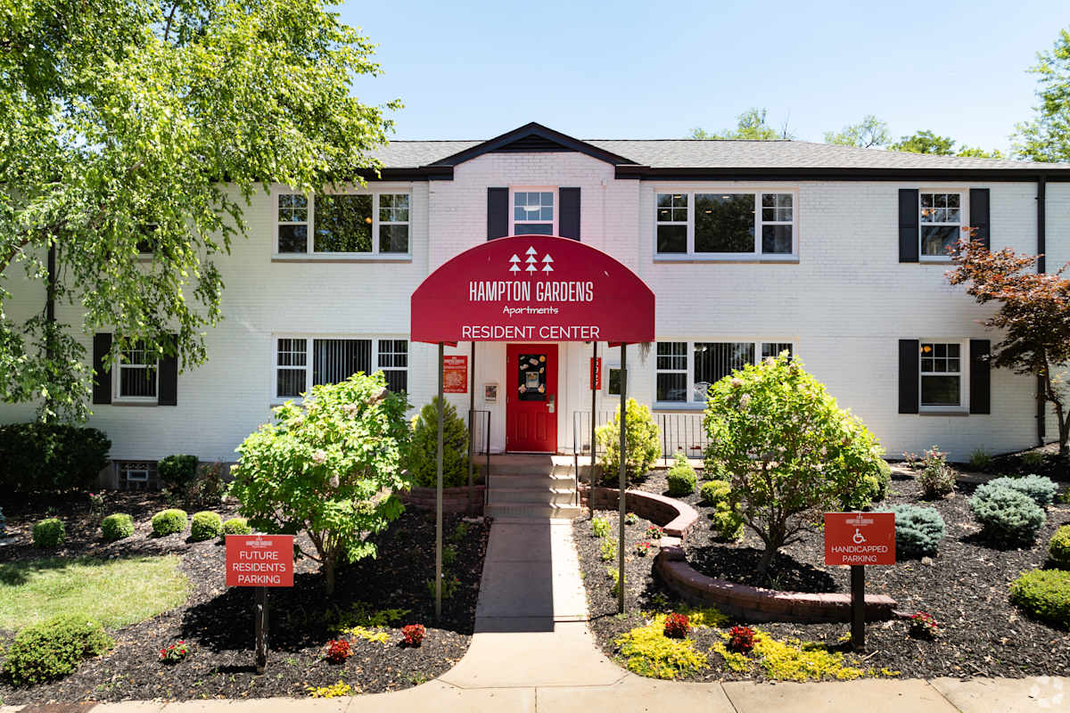Apartments in St. Louis, MO | Hampton Gardens | Home